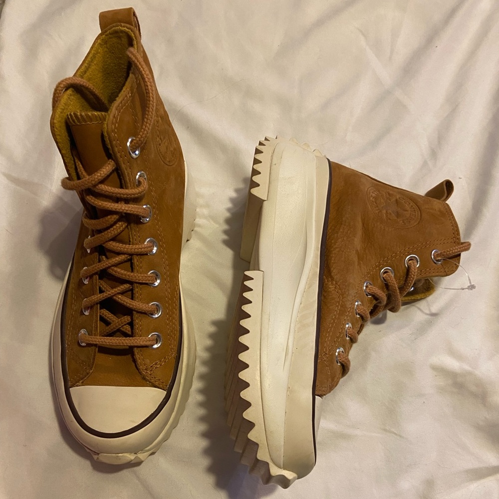 Converse Run Star Hike Hightops in Wheat/Shadowberry
